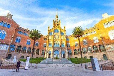 BARCELONA, İspanya 2024, Ocak 04: Santa Creu de Sant Pau Hastanesi 'nin güzel manzarası, Barcelona' daki Modernist Enclosure de San Pau