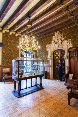 BARCELONA, SPAIN - 5 Ocak 2024: Modernist tarzda Block of Discord 'da Casa Amatller' in İç Görünümü