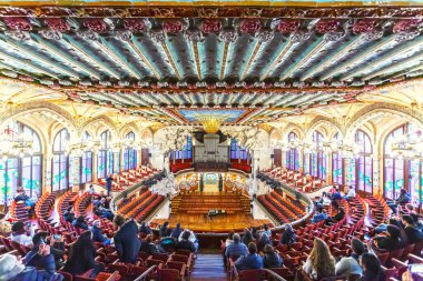 BARCELONA, SPAIN - 6 Ocak 2024: Katalan Müziği Sarayı veya The Palau de la Musica Catalana, mimar Lluis Domenech i Montaner tarafından inşa edilen konser salonu.