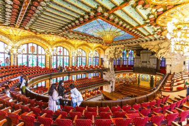 BARCELONA, SPAIN - 6 Ocak 2024: Katalan Müziği Sarayı veya The Palau de la Musica Catalana, mimar Lluis Domenech i Montaner tarafından inşa edilen konser salonu.