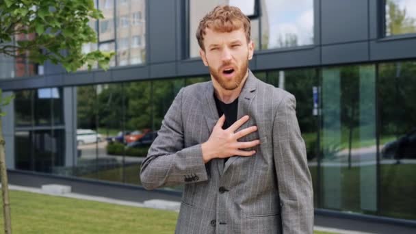 Ataque Pânico Dificuldade Respirar Dor Peito Close Homem Tem Dificuldade — Vídeo de Stock