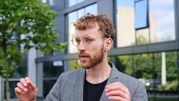 Homme Affaires Enlever Des Lunettes Souffrant Maux Tête Sent Mal — Video