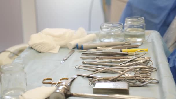 Concepto Cirugía Instrumentos Quirúrgicos Preparan Para Cirugía Quirófano Instrumentos Quirúrgicos — Vídeo de stock