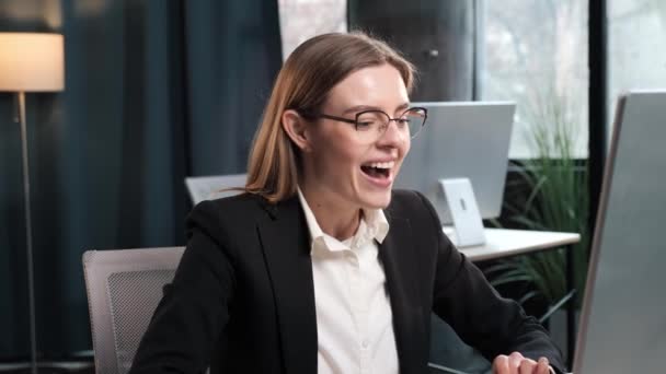 Portrait Happy Business Woman Enjoy Success Laptop Office Place Closeup — Wideo stockowe