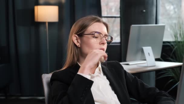 Sad Boring Woman Eyeglasses Working Laptop Computer Office Unhappy Person — Video Stock