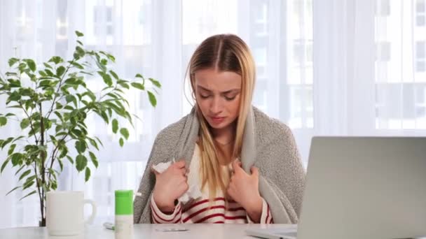 Sick Woman Wrapped Blanket Sniffs Coughs While Works Laptop Allergic — Vídeo de stock