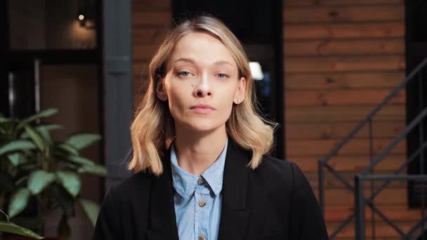 Successful Businesswoman Stylish Suit Deep Blue Eyes Looking Camera Standing — Αρχείο Βίντεο