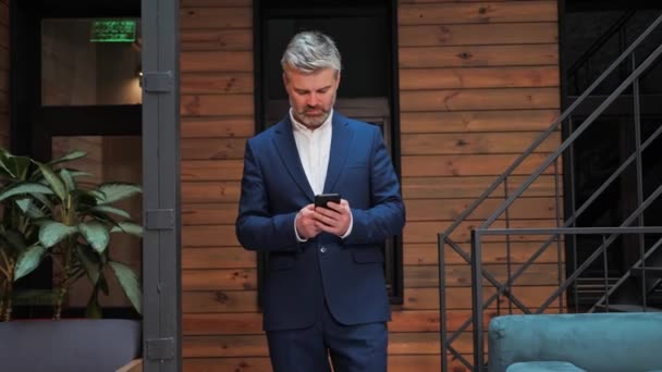 Serious Mature Businessman Holding Smartphone Standing Office Middle Aged Manager — Vídeos de Stock