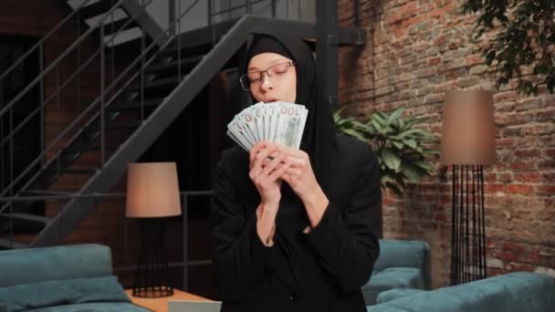 Saudi Arabian Funny Happy Woman Glasses Showing Bunch Usd Dollar — стокове відео