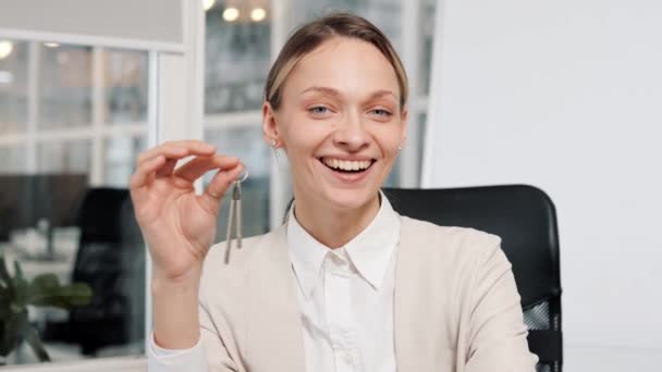 Cheerful Happy Woman Holding Keys Talking Special Real Estate Offer — Stock video