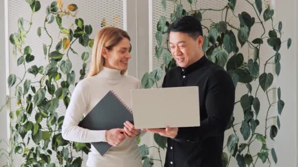 Handsome Creative Asian Guy Caucasian Woman Using Laptop Software Applications — Video Stock