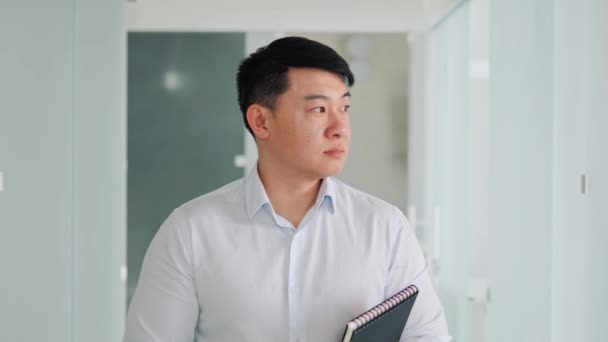Portrait Confident Asian Business Man Looking Seriously Camera Office Hallway — Wideo stockowe