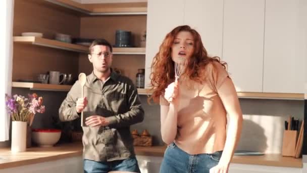 Joyful Young Extited Couple Enjoy Cooking Healthy Vegetarian Food Home — Stockvideo