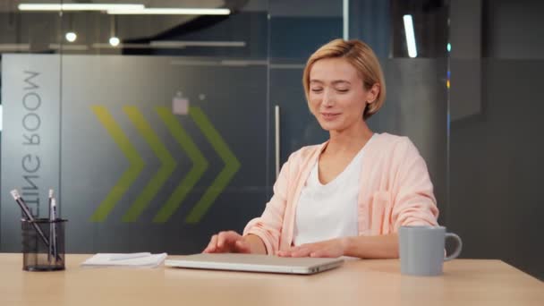 Cheerful Vibrant Lively Blonde Businesswoman Office Worker Finishes Her Work — Stock Video
