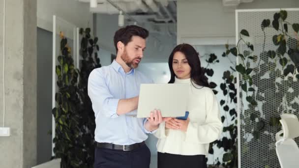 Smart Handsome Project Manager Holding Laptop Explaining Head Sales How — Stock Video