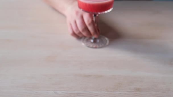 Cocktail Has Creamy Silky Texture Somewhat Similar Liqueur Strength Vodka — Stock Video