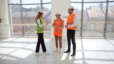 Okunacak, açıklanacak ya da incelenecek belge, anlaşma, satış sözleşmesi, kira, bina satın alma, ev ya da ofis gibi detaylar. Sözleşme, iş, gayrimenkul, mülk