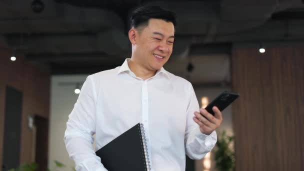 Joyful Young Man Taking Break Workplace Communicating Social Media Using — Stock Video
