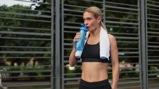 Fit Woman Black Activewear Drinking Blue Water Bottle Physical Activity — Stock Video
