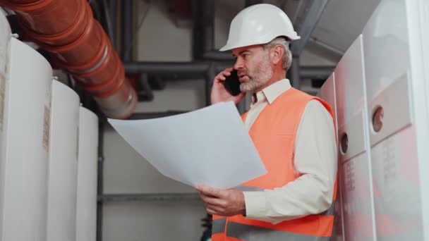 Gray Haired Builder Wearing Protective Uniform Holding Plan Production Technical — Stock Video
