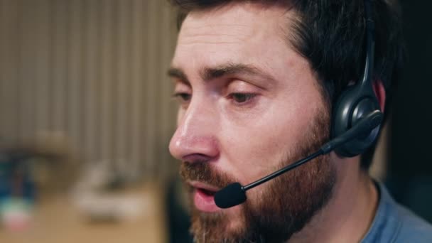 Close Confident Adult Man Headset Talking While Consulting Customers Company — Stock Video