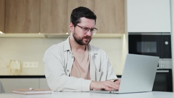 Concentrated Man Eyewear Working Computer Rubbing Temple Painful Grimace Face — Stock Video
