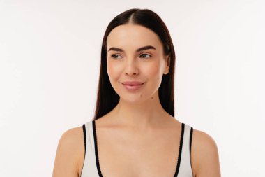 Huzurlu bir ifade ve doğal bir güzelliği iyi aydınlatılmış bir stüdyoda yakalamak güven verici bir şey..