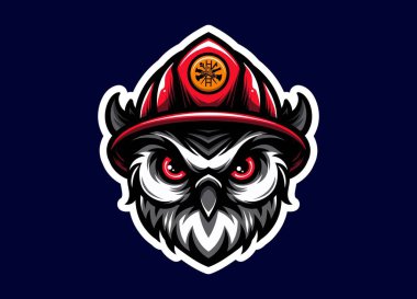 Baykuş maskotu, itfaiyeci kaskı takıyor. Bilgeliği, cesareti ve korumayı simgeliyor. Logolar, rozetler, takım kimliği, güvenlik kampanyaları ve kahramanlık temalı vektör çizimleri için ideal