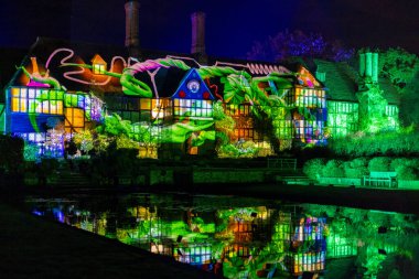 Wisley, Woking, Surrey, İngiltere - 19 Kasım 2022 'de RHS Garden Wisley, Woking, Surrey, İngiltere, İngiltere' de Noel Glow 2022