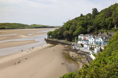 Portmeirion, Minffordd, Penrhyndeudraeth, Gwynedd, Galler - 28 Mayıs 2023 'te Portmeirion, Galler' de mimarinin görüntüsü. Tanımlanamayan kişiler