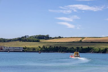 Rock, Cornwall, İngiltere - 12 Haziran. 12 Haziran 2023 'te Rock, Cornwall' daki feribot görüntüsü.