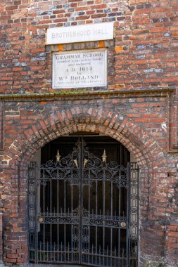 Steyning, West Sussex, İngiltere - 10 Ocak. 10 Ocak 2024 'te Steyning, Batı Sussex' teki Brotherwood Hall giriş kapısının görüntüsü