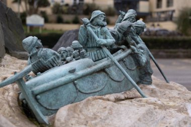 Kingsbridge, Devon, İngiltere - 17 Ocak. RNLB Kurtarma Heykeli, Jim Martins tarafından 17 Ocak 2024 'te Kingsbridge, Devon' da Salcombe Cankurtaran botu fırlatılışı anısına yapıldı.