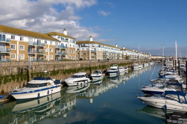 BRIGHTON, Doğu SUSSEX, İngiltere. Mart 06. Brighton Doğu Sussex 'teki Brighton Marina manzarası, 6 Mart 2024. Kimliği belirlenemeyen kişi