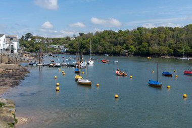 FowEY, CORNwall, UK, 7 Mayıs. 7 Mayıs 2024 'te Fowey, Cornwall' daki liman manzarası