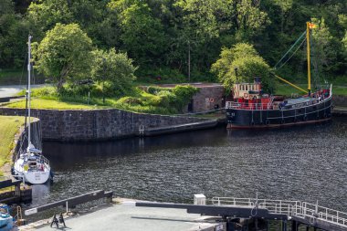 CRINAN ARGYLL & BUTE, SCOTLAND, İngiltere, 30 Mayıs. 30 Mayıs 2024 'te İskoçya' nın Argyll ve Bute kentindeki Crinan limanının görüntüsü