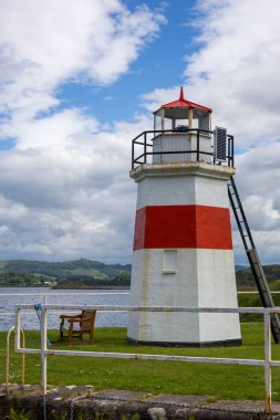 CRINAN ARGYLL & BUTE, SCOTLAND, İngiltere, 30 Mayıs. 30 Mayıs 2024 'te İskoçya' nın Argyll ve Bute kentindeki Crinan 'daki deniz fenerinin görüntüsü