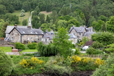 Kinloch RANNOch, Perthshir, Scotland, İngiltere, 25 Mayıs. Kinloch Rannoch, Perthshire, İskoçya 'daki eski binalar 25 Mayıs 2024