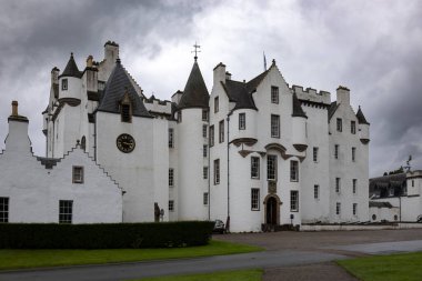 PITLOCHRY, PERTHSHIRE, SCOTLAND, İngiltere, 28 Mayıs. 28 Mayıs 2024 'te İskoçya' da Pitchlochry yakınlarındaki Blair Atholl Kalesi 'nin görüntüsü