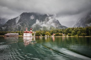 Konigssee, Almanya 'nın Berchtesgadener eyaletinde yer alan bir göldür.