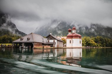 Konigssee, Almanya 'nın Berchtesgadener eyaletinde yer alan bir göldür.