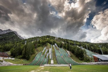 Slovenya 'nın Planica kentinde dramatik hava şartlarında kayakla atlama sahası