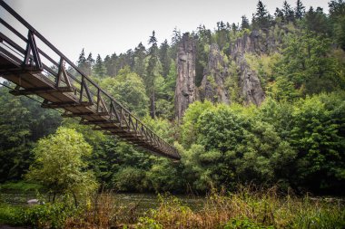 Svatosske skaly (Svatos Kayaları), Çek Cumhuriyeti 'nin Broumovske Şatosu Korunan Peyzaj Bölgesi' nde bulunan dramatik bir kaya oluşumu..