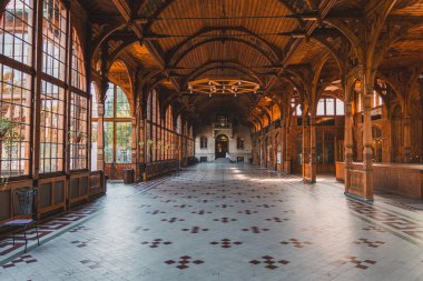 Swieradow-Zdroj, Polonya 'nın Jizera Dağları' na kurulmuş büyüleyici bir spa kasabası..