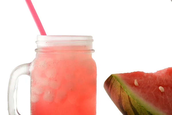 Detail Des Glases Mit Kaltem Wassermelonengetränk Mit Eis Und Früchten — Stockfoto