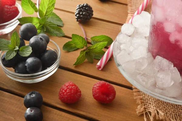 Detail Forest Fruit Soft Drink Glass Full Berry Juice Ice — Stock Photo, Image