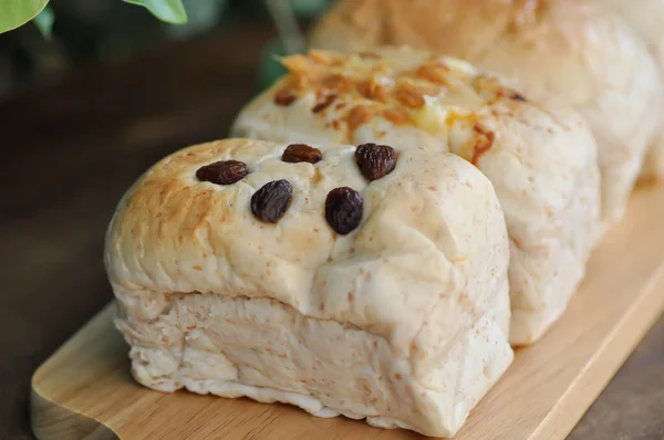 Chléb Nebo Buchta Rozinkami Plněné Nebo Rozinkové Housky Rozinkový Chléb — Stock fotografie