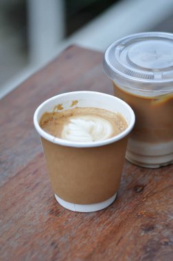 Sıcak kahve, buzlu kahve ya da buzlu kapuçino kahve ve servis için sıcak latte kahve.