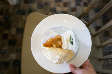 Macadamia keki ya da Macadamia fındıklı kek, fıstık ve fındıklı kek.