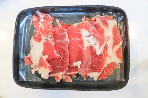 生牛肉或切片牛肉 猪肉或烹调用肉类 — 图库照片